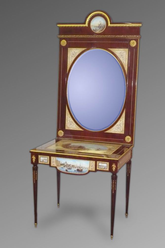Столик и зеркало